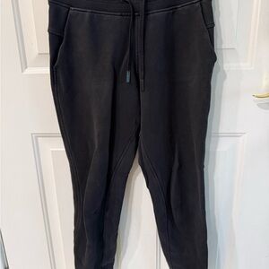 Lululemon Black Jogger Sweatpants 6/7 Length
